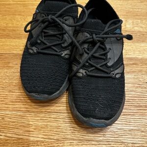 Children's shoes ( some will fit adults too) vessis everyday 2.0 w6